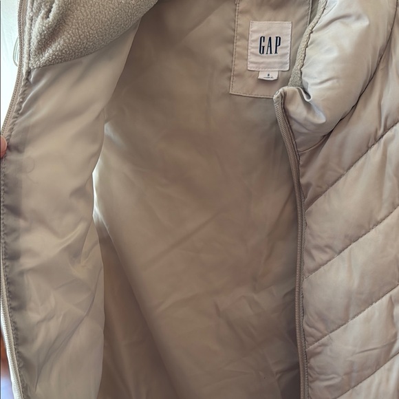 GAP Women's Beige Quilted Vest - Picture 4 of 5